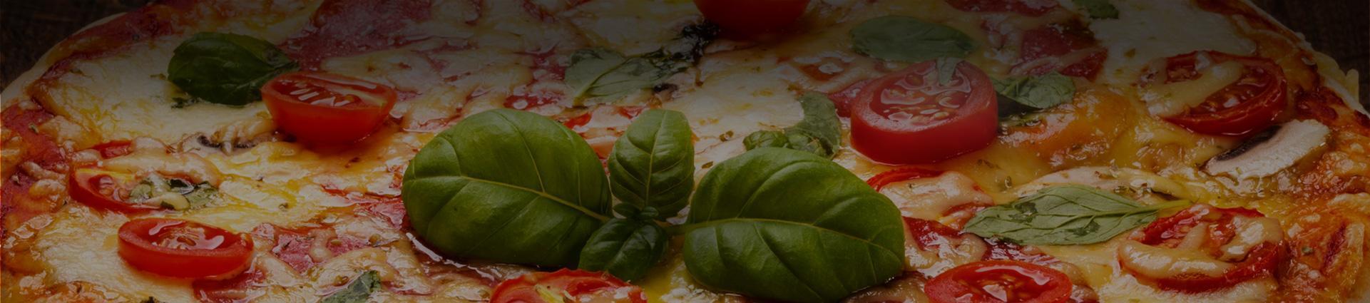 pizza z pomidorami i bazylią - Banner w kontakcie